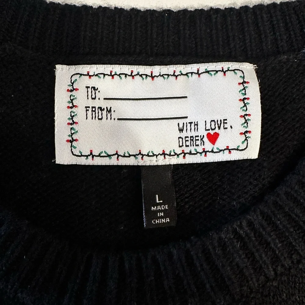 'Kiss Me' Christmas Sweater Long Sleeve Warm Lips size Large - Picture 4 of 4